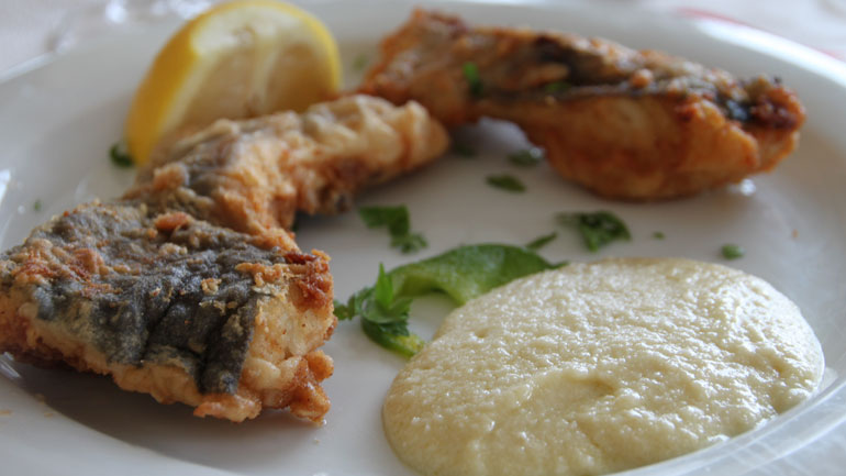 Εθνικό φαγητό: Μπακαλιάρος πλακί στο φούρνο